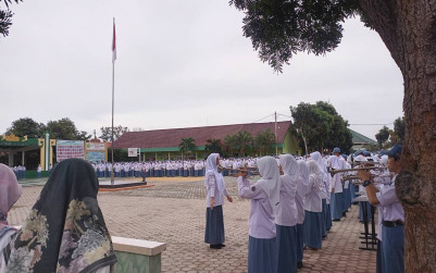 Pembukaan Semester Genap, MAN 1 Bandar Lampung Kembali Gelar Upacara Pengibaran Bendera Merah Putih.