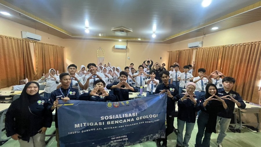 SM-IAGI ITERA Goes To School, Kenalkan Ilmu Geologi dan Edukasi Mitigasi Bencana kepada Siswa MAN 1 Bandar Lampung