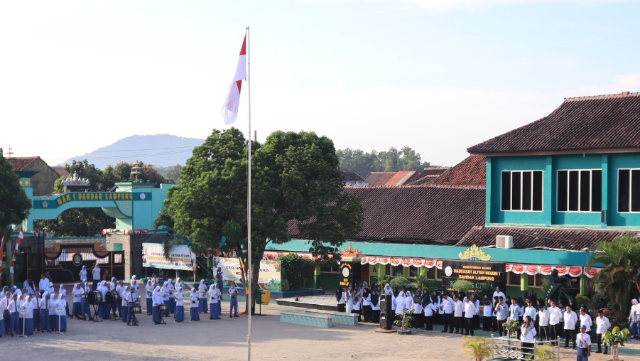 MAN 1 Bandar Lampung Laksanakan Upacara Rutin