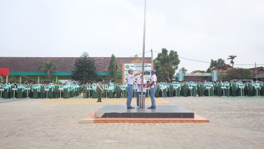 Upacara Hari Sumpah Pemuda MAN 1 Bandar Lampung Berlangsung Khidmat