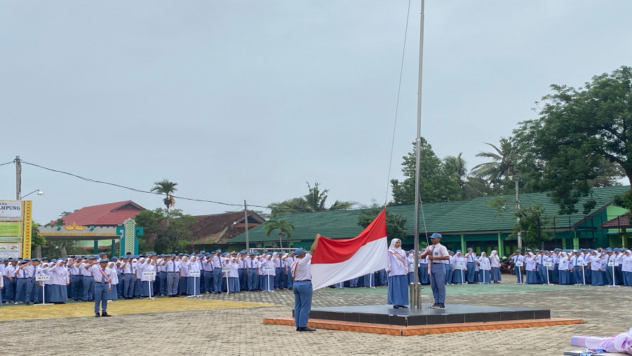 Upacara Bendera Rutin Hari Senin di MAN 1 Bandarlampung