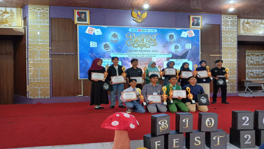 MAN 1 Bandar Lampung Raih Juara I dan III pada Biology Festival 2026 Unila