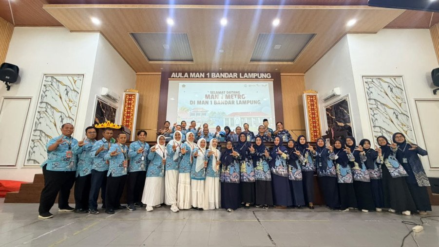 MAN 1 Bandar Lampung Terima Kunjungan Tim ZI MAN 1 Metro