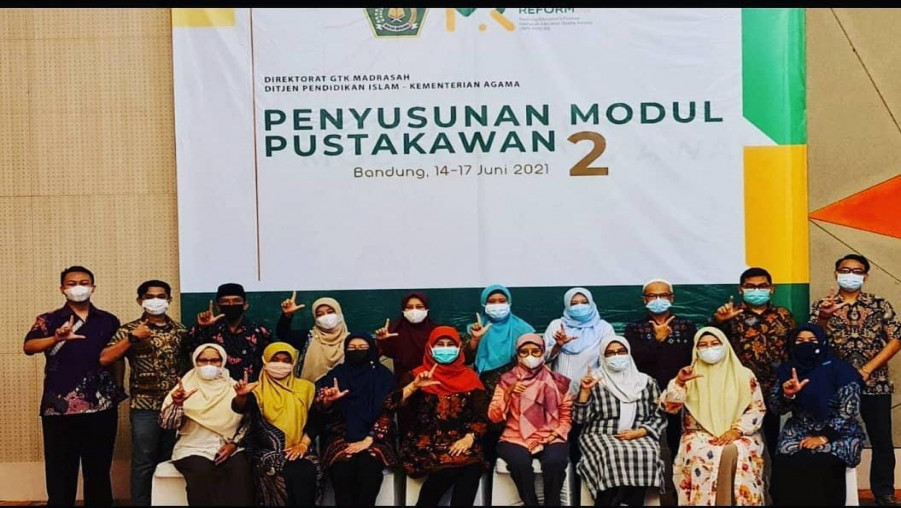 Pustakawan MAN 1 Bandar Lampung sebagai Tim Penyusun Modul Pustakawan Madrasah dan Fasilitator Nasional Diklat Pustakawan Madrasah
