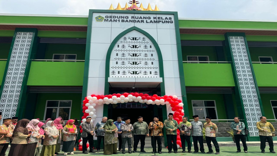 Sekretaris Jenderal Kemenag RI Resmikan Gedung Kelas MAN 1 Bandarlampung
