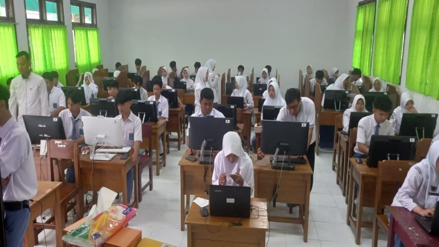 Siswa-Siswi MAN 1 Bandarlampung Jalani ANBK
