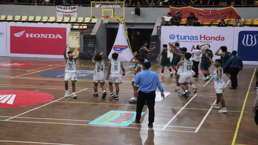 Tim Basket Putra MAN 1 Bandar Lampung Raih Kemenangan Hari Pertama DBL with KFC 2022-2023