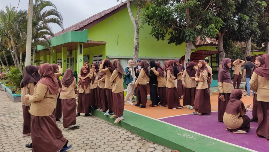 Sosialisasi Mahasiswa Institut Teknologi Bandung UBALA ITB di MAN 1 Bandar Lampung