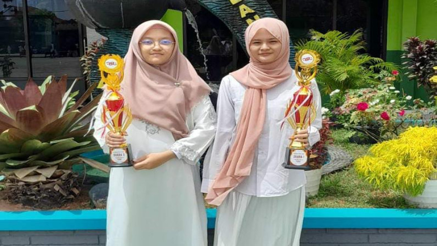 Dua Siswi MAN 1 Bandar Lampung Raih Prestasi di Olimpiade Fisika