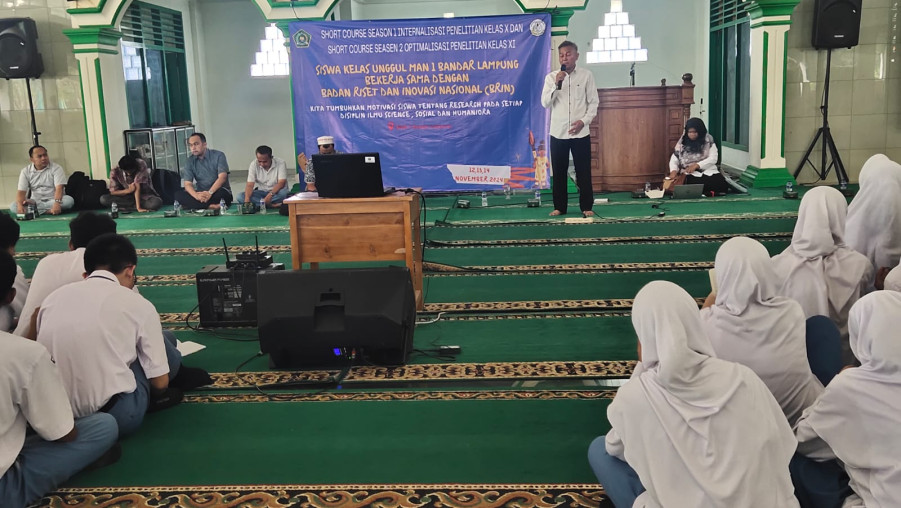 Tingkatkan Kompetensi Riset dan Inovasi:Kelas Unggul MAN 1 Bandarlampung Ikuti Bimtek Internalisasi dan Optimalisasi