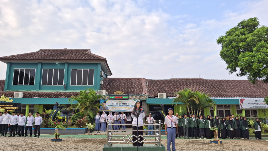 Amanat Pembina Upacara MAN 1 Bandar Lampung Tegaskan Komitmen Integritas dan Kesiapan Madrasah Menuju WBK