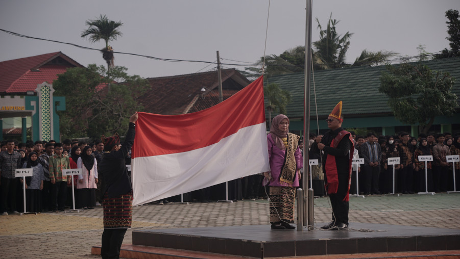 Peringati Hari Guru Nasional MAN 1 Bandar Lampung Gelar Upacara Bendera