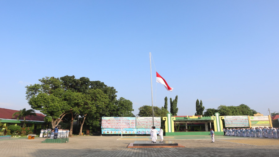MAN 1 Bandar Lampung Gelar Upacara Peringatan Hari Lahir Pancasila
