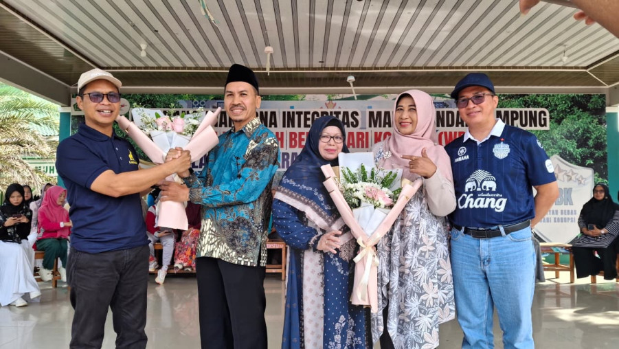 MAN 1 Bandar Lampung Gelar Perpisahan Dua Guru Purna Bakti