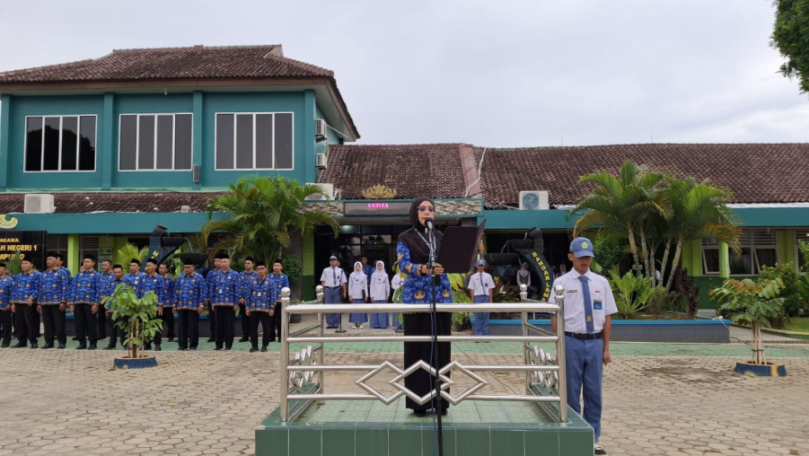 Upacara Peringatan Hari Sumpah Pemuda ke-97 di MAN 1 Bandar Lampung Berlangsung Khidmat