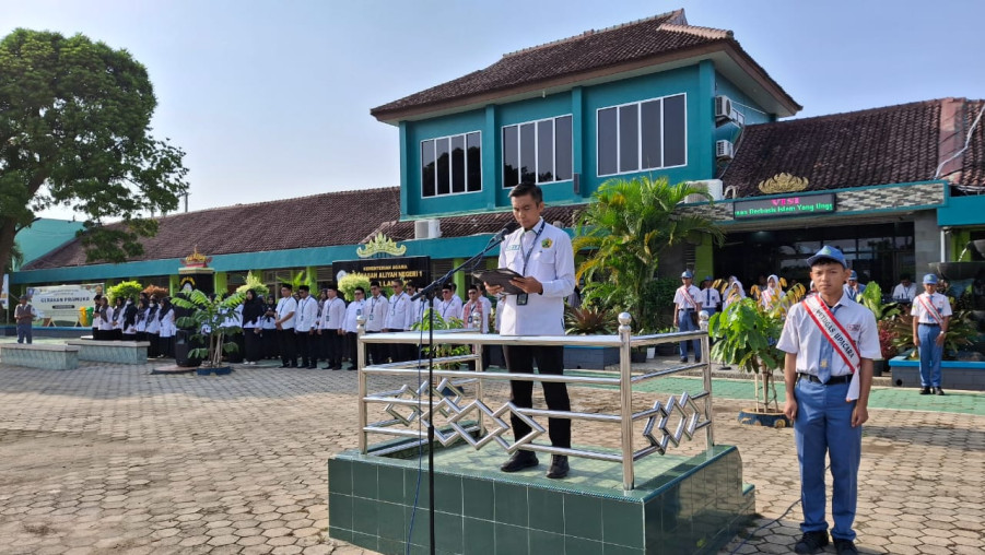 Amanat Pembina Upacara Tekankan Pentingnya Kebersihan di Lingkungan MAN 1 Bandar Lampung