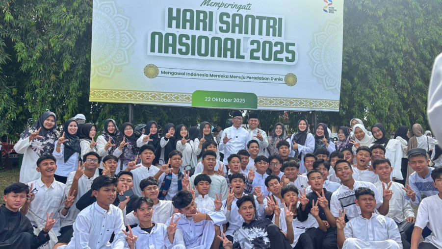 Santri Merdeka Menuju Dunia: MAN 1 Bandar Lampung Ikuti Apel Peringatan di Lapangan Korpri