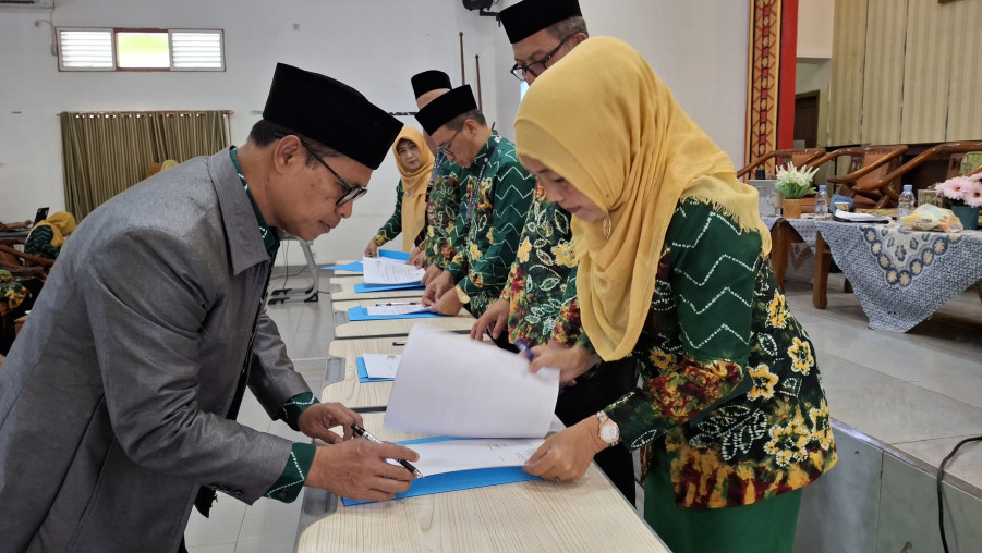 Penandatanganan Pakta Integritas Tahun 2026 di MAN 1 Bandar Lampung