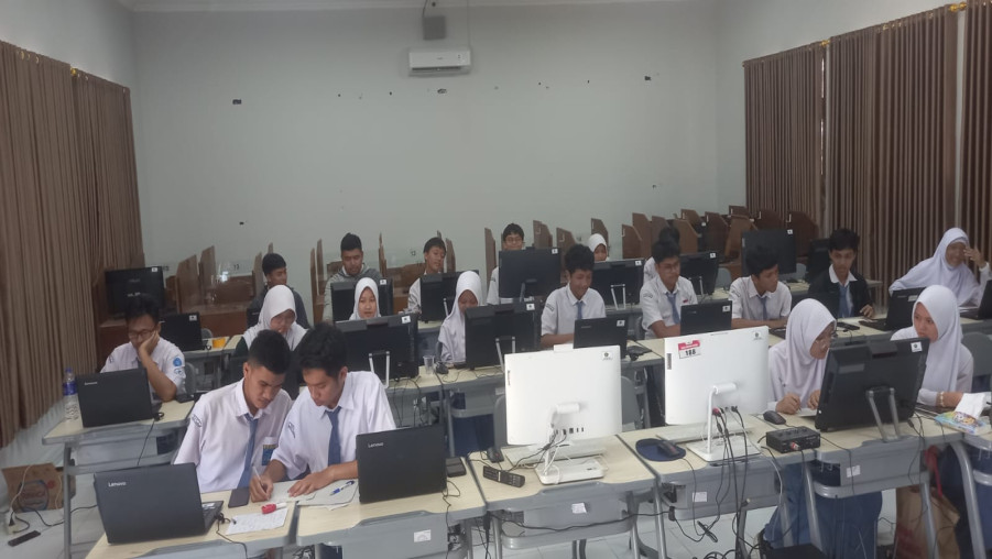 MAN 1 Bandar Lampung Gelar Simulasi OSK untuk Persiapan Siswa Hadapi Olimpiade Sains Nasional Tingkat Kota 2025