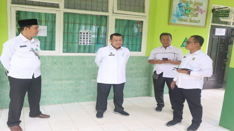 Kepala Kantor Kementerian Agama Kota Bandar Lampung Kunjungi MAN 1 Bandar Lampung Terkait AM