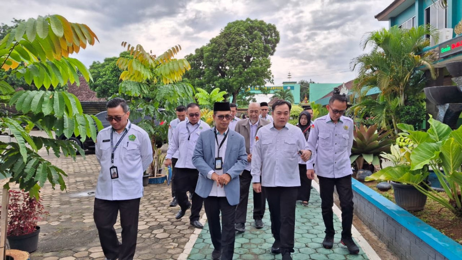 Kakanwil Kemenag Provinsi Lampung Monitoring Pelaksanaan Ujian Madrasah Hari Pertama di MAN 1 Bandar Lampung