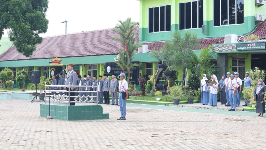Upacara Bendera Hari Senin MAN 1 Bandar Lampung