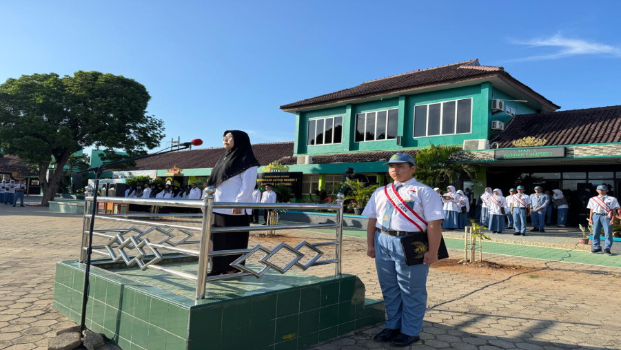 Menggugah Semangat Siswa dalam Pelaksanaan Upacara Bendera di MAN 1 Bandar Lampung