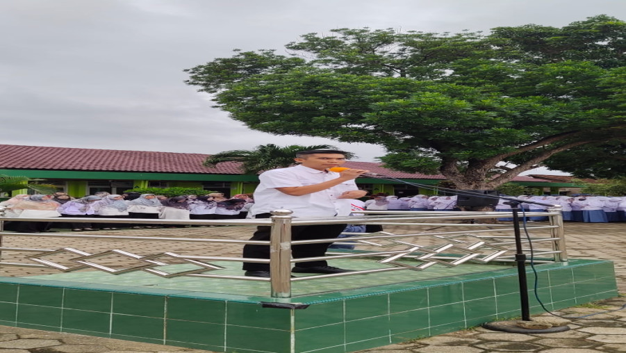 Upacara Bendera MAN 1 Bandar Lampung di Akhir Februari