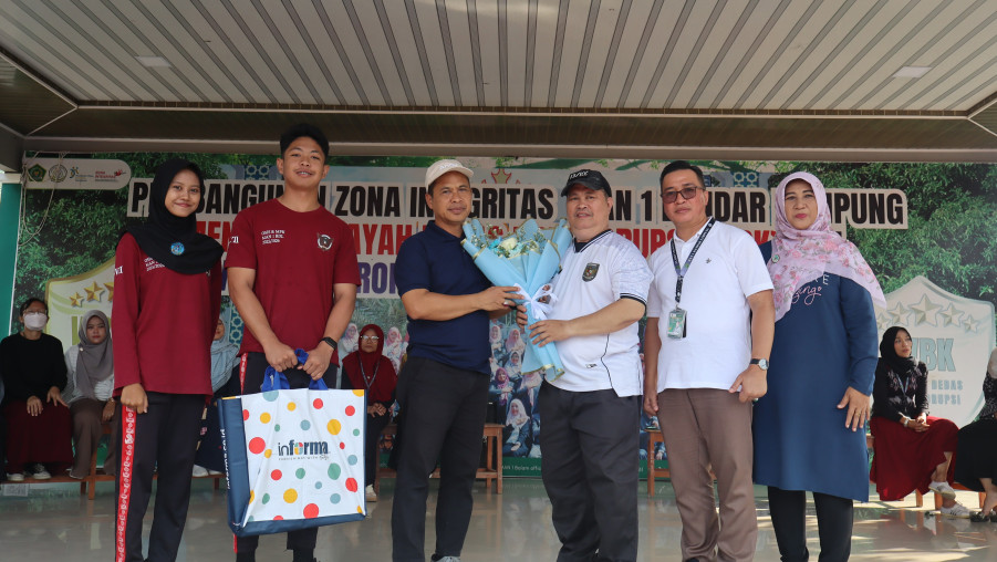 Haru Mengiringi Awal Masa Purnabakti Bapak Arzan Kamal di MAN 1 Bandar Lampung