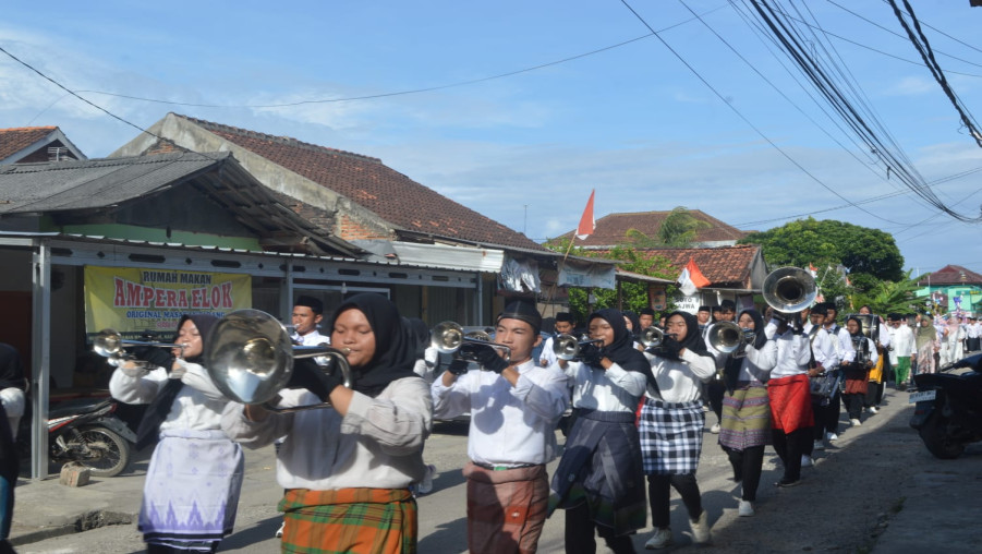 Puluhan Kembang Telur Warnai Peringatan Maulid Nabi Muhammad di MAN 1 Bandar Lampung