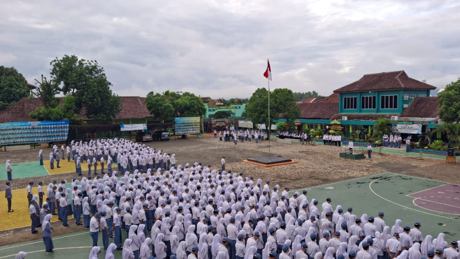 Giat Upacara Bendera MAN 1 Bandar Lampung Hari Senin di Minggu Terakhir Bulan Mei