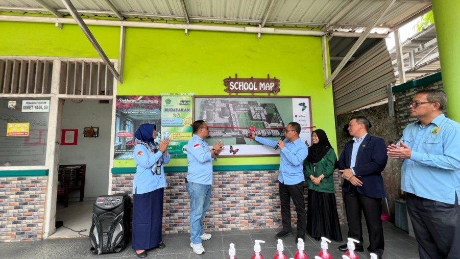 Dukung Madrasah Informatif dan Sehat, KKN-PPL UIN RIL Kelompok 24 Resmikan Dua Program di MAN 1