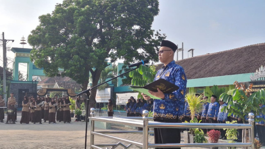 Peringatan Hardiknas 2026, MAN 1 Bandar Lampung Gelar Upacara Khidmat