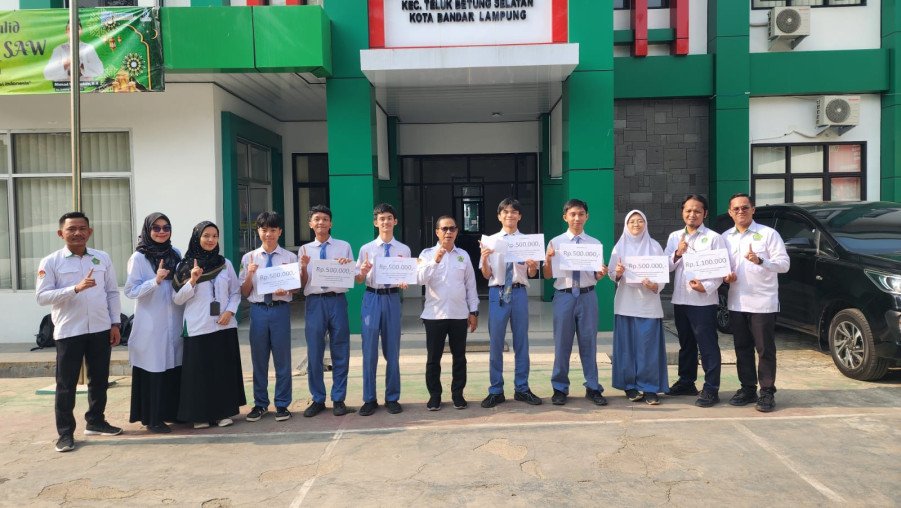 Enam Murid MAN 1 Bandar Lampung Lolos OMI Terima Beasiswa dari Kemenag Kota
