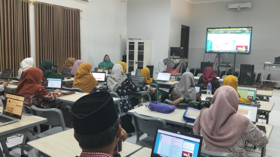 MAN 1 Bandar Lampung Gelar Pelatihan Perangkat Pembelajaran Terintegrasi melalui MDC