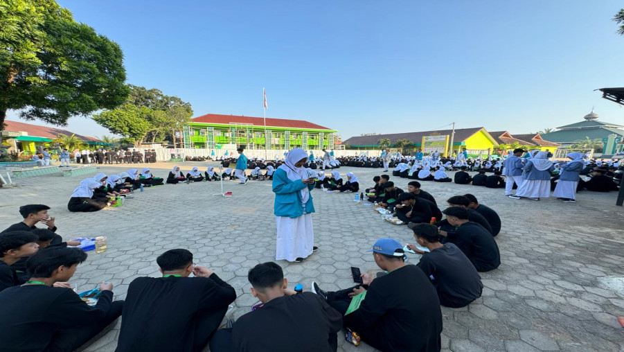 Makan Dengan Menu Yang Sama  Tradisi Matsama MAN 1 Bandar Lampung