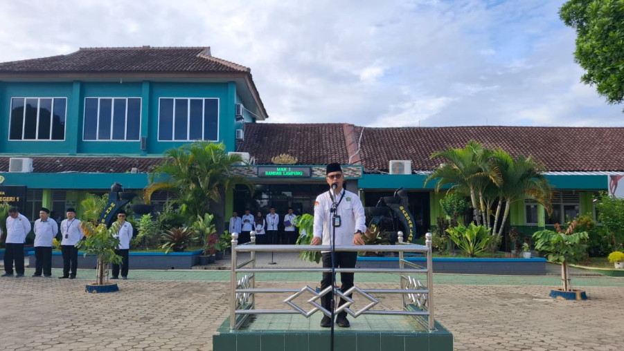 Kepala MAN 1 Bandar Lampung Pimpin Apel Awal Pelaksanaan ASAS Ganjil 2025/2026