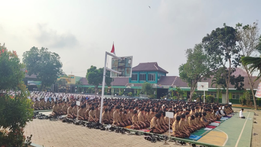 MAN 1 Bandarlampung Bermunajat Minta Hujan