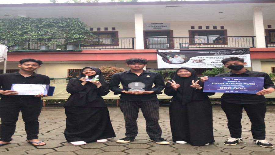MAN 1 Bandar Lampung Juara 2 Lomba Musikalisasi Puisi