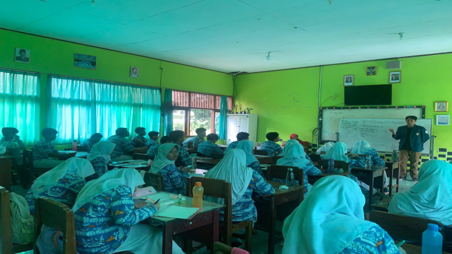 Siapkan Diri Masuk Perguruan Tinggi Negeri, Siswa-Siswi Kelas XII MAN 1 Bandarlampung Ikuti Sosialiasi tentang Undip