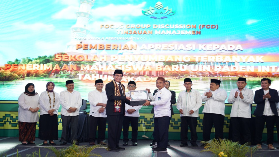 MAN 1 Bandar Lampung Raih Penghargaan sebagai Penyumbang Mahasiswa Terbanyak UIN Raden Intan Lampung