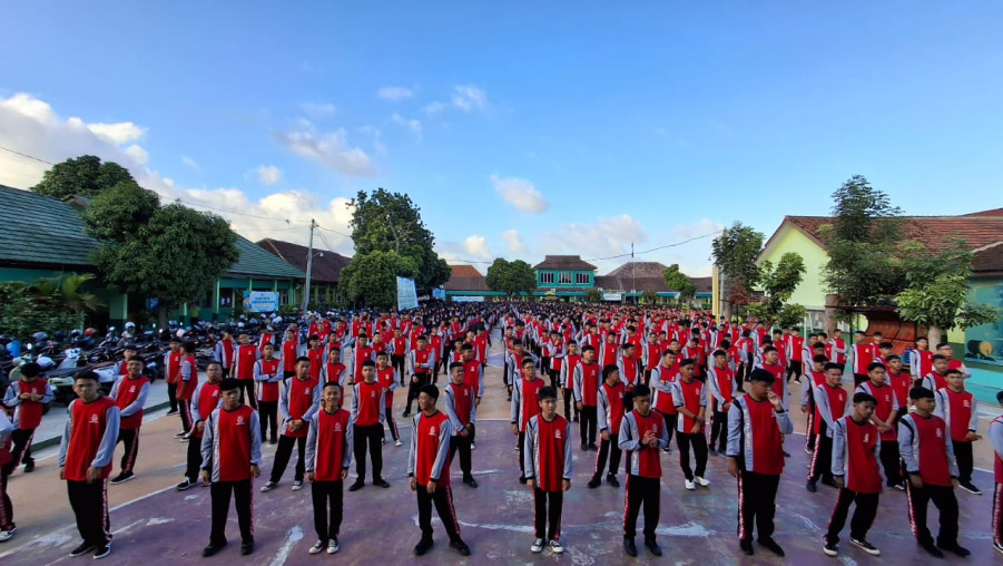Tingkatkan Kebugaran dan Solidaritas, MAN 1 Bandar Lampung Gelar Senam Rutin Bersama.