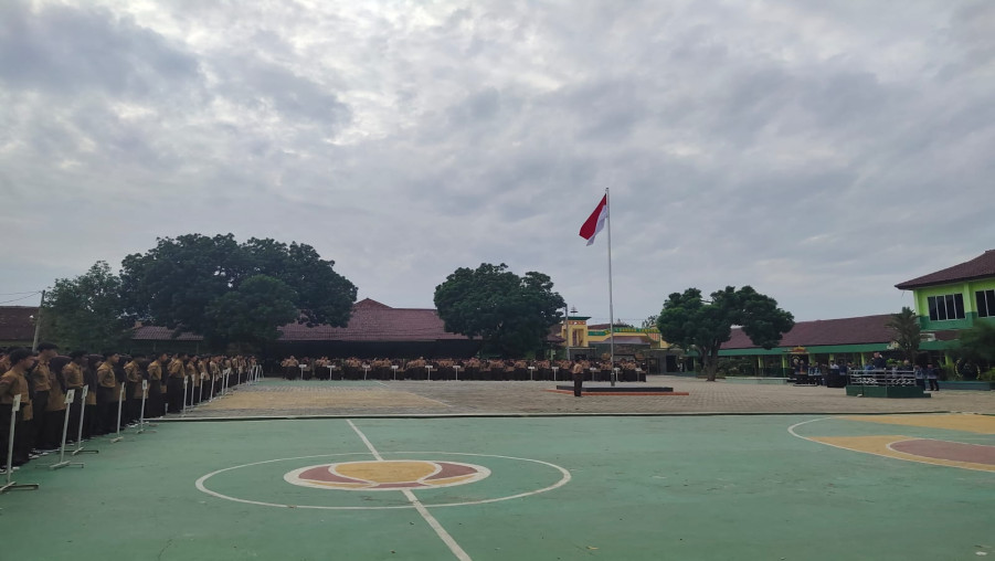 Hari Pertama Masuk Sekolah Peserta Didik Man 1 Bandarlampung Lakukan Kegiatan Bersih Bersih 