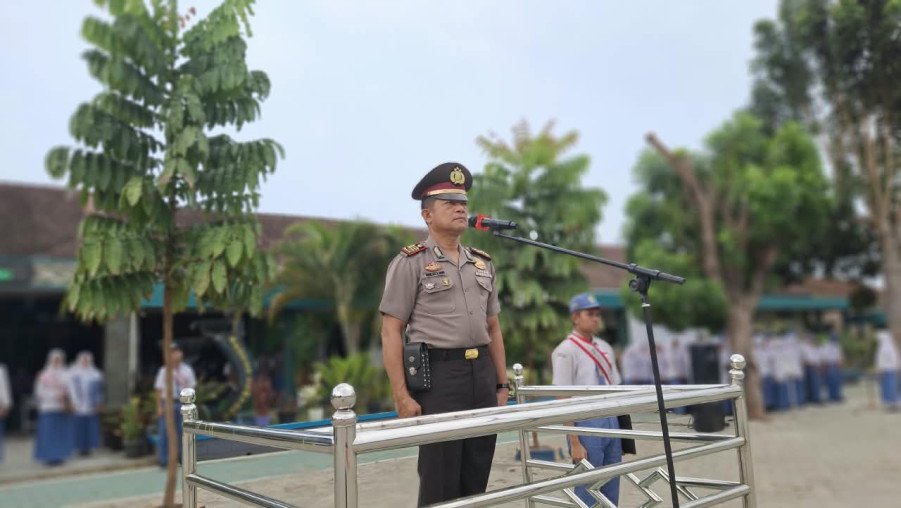 Wakapolsek Sukarame Pimpin Upacara di MAN 1 Bandar Lampung, Ajak Murid Tingkatkan Kedisiplinan dan Patuhi Hukum