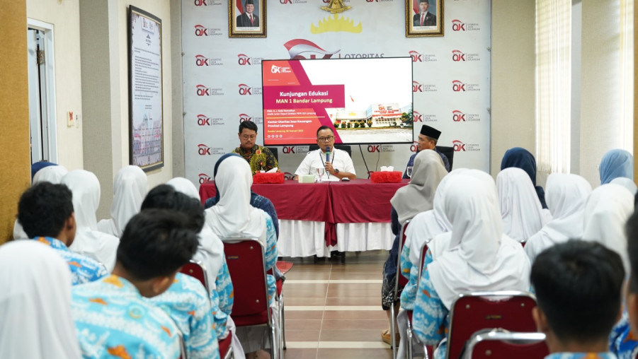 Peserta Didik MAN 1 Bandar Lampung Kunjungi OJK untuk Pahami Program Literasi Keuangan