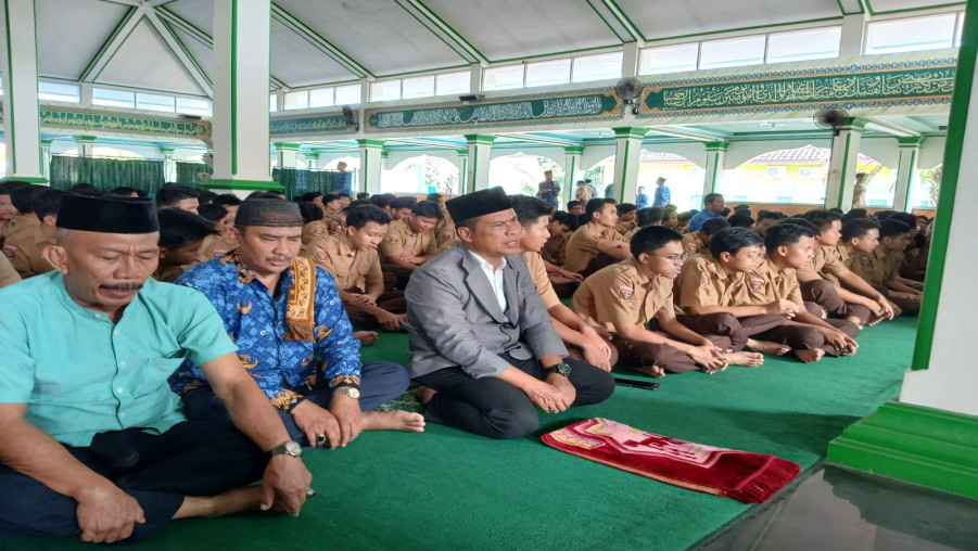 Tanamkan Karakter Islami : MAN 1 Bandar Lampung Adakan Rutinitas Dzikir Sore