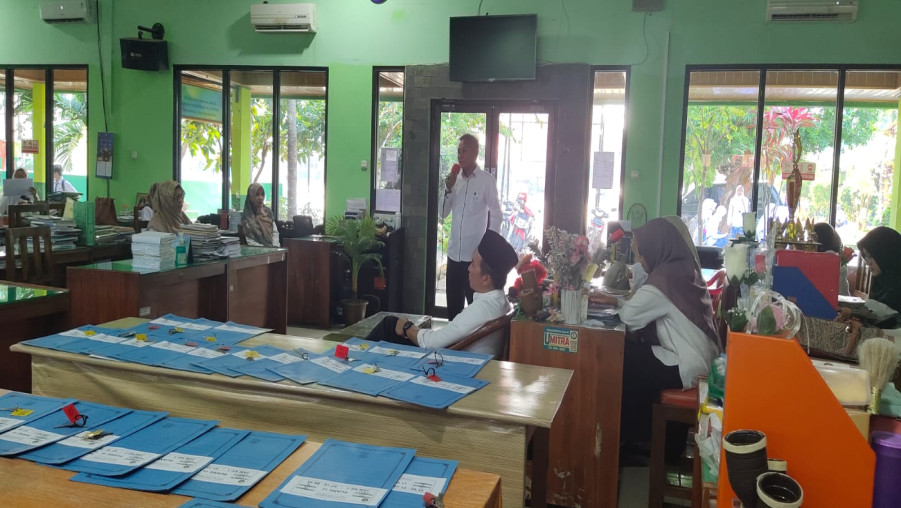 Briefing Pagi Pengawas PHB Semester Ganjil MAN 1 Bandarlampung