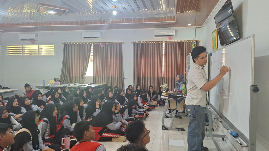 English Club MAN 1 Bandar Lampung Siapkan Siswa Lomba Debat Bahasa Inggris Regional hingga Internasional Melalui Tutorial Intensif