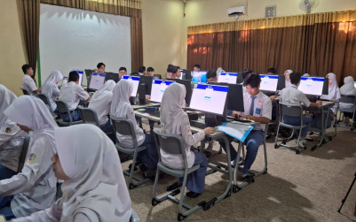 Peserta Didik Kelas XII MAN 1 Bandar Lampung Ikuti Tes Kemampuan Akademik (TKA)
