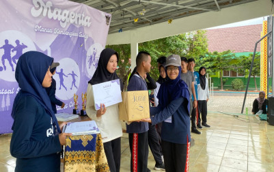 Class Meeting MAN 1 Bandarlampung Semester Ganjil Tahun Ajaran 2023/2024 Ditutup dengan Penyerahan Hadiah.